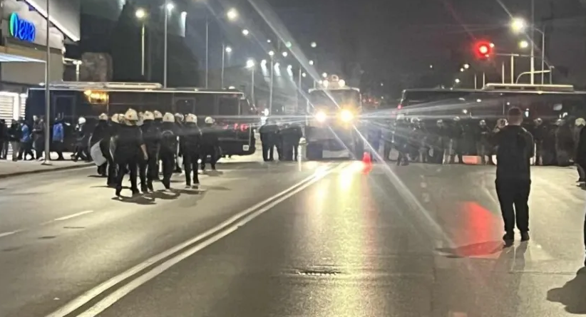 Σκηνές έντασης στη Θεσσαλονίκη: Επεισόδια μετά την πορεία για το Πολυτεχνείο (Βίντεο)