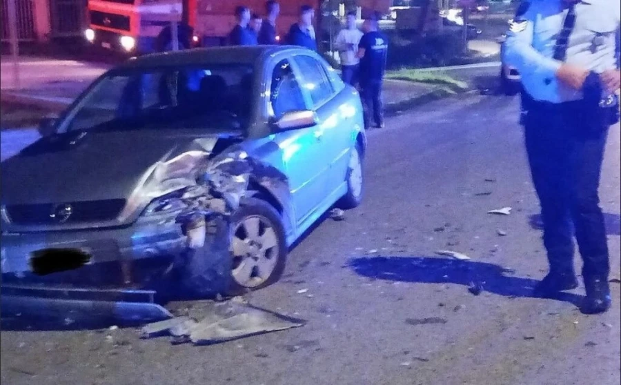 Τροχαίο στο Αγρίνιο: Τρεις τραυματίες μετά από σύγκρουση ΙΧ, παιδί μεταφέρθηκε στο νοσοκομείο (Βίντεο)