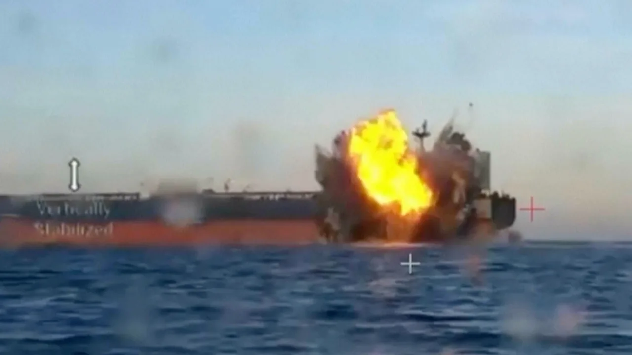 Επιβεβαιώθηκε ότι τα ουκρανικά Sea Baby Drone, έπληξαν τα ρωσικά δεξαμενόπλοια (Βίντεο