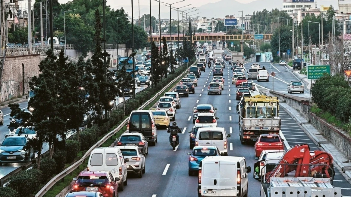 Χάος στους δρόμους: Η Αθήνα «μπλοκαρισμένη» 15′ καθυστέρηση στην Αττική Οδό