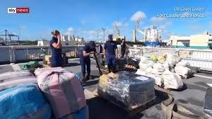 Το Ηνωμένο Βασίλειο αναστέλλει την ανταλλαγή πληροφοριών με τις ΗΠΑ, λόγω ανησυχιών για επιθέσεις με πλοία στην Καραϊβική