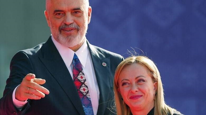 Σημαντική νομική νίκη για τη Μελόνι: Το «πράσινο φως» της ΕΕ για το σχέδιο μεταναστών με την Αλβανία