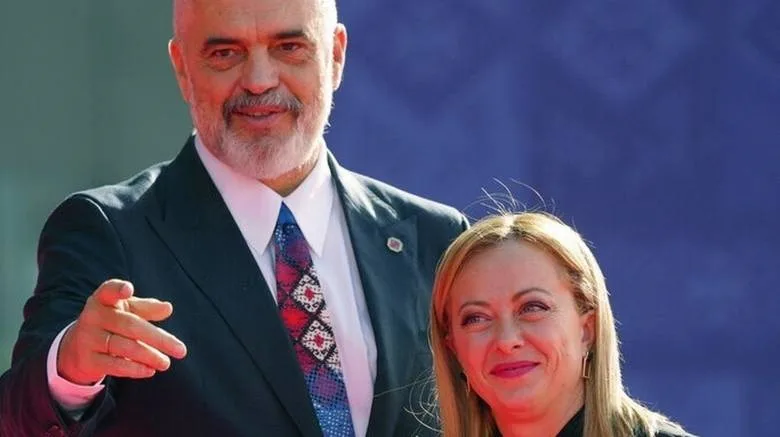 Σημαντική νομική νίκη για τη Μελόνι: Το «πράσινο φως» της ΕΕ για το σχέδιο μεταναστών με την Αλβανία