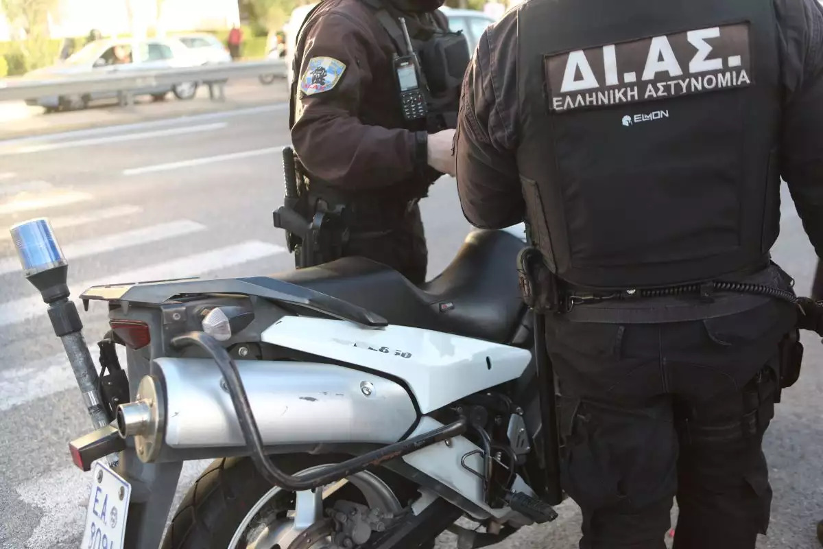Σύλληψη γνωστού τράπερ και του μάνατζερ του στην Κηφισιά