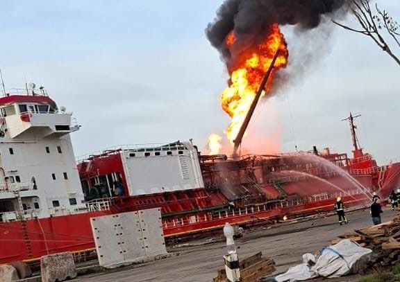 Ρουμανία τώρα: Εκκενώνονται χωριά κοντά στο λιμάνι που χτυπήθηκε το τάνκερ ( Βίντεο)