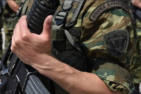 Σοβαρός τραυματισμός καταδρομέα σε άσκηση βαρέων όπλων