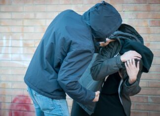 Άγρια επίθεση με οπαδικά κίνητρα στο Ρέθυμνο: Έδειραν 47χρονο και του άρπαξαν τσάντα με πανό αθλητικού συλλόγου
