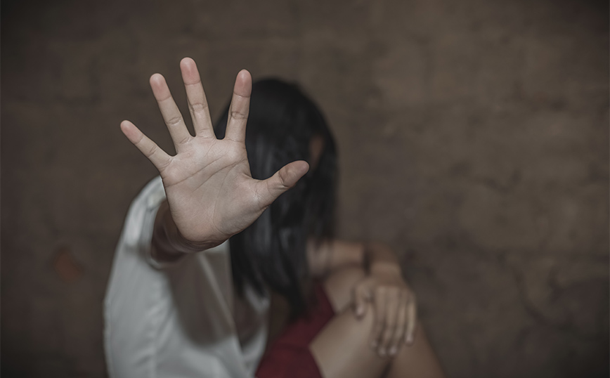 Αγριος ξυλοδαρμός γυναίκας από τον σύζυγό της πάνω σε πλοίο