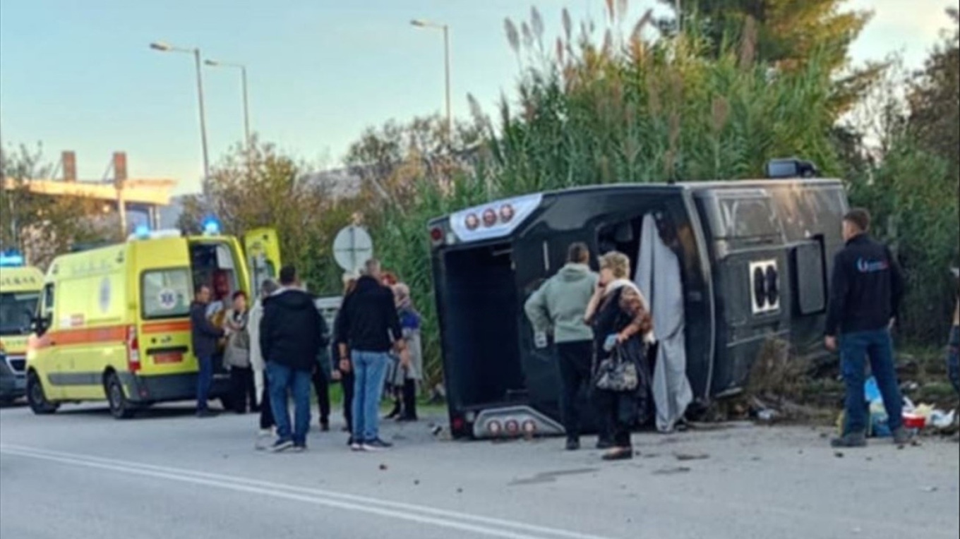 Τρόμος στον Ριζόμυλο: Λεωφορείο με 40 επιβάτες εκτράπηκε – 14 τραυματίες