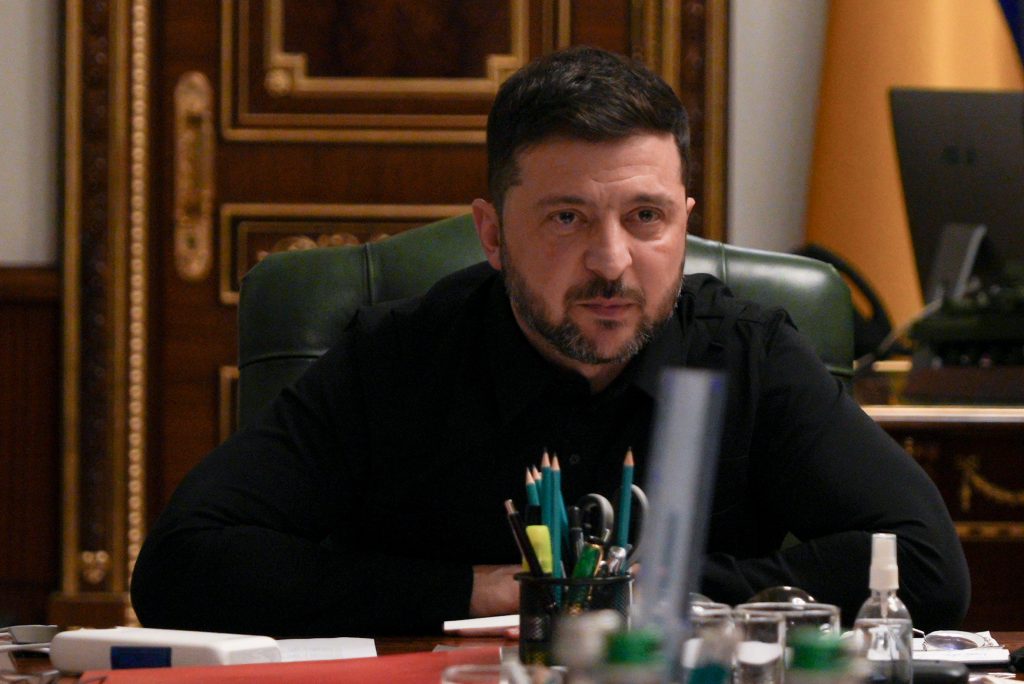 Ζελένσκι: «Η Ουκρανία κινδυνεύει να χάσει είτε την αξιοπρέπειά της είτε έναν βασικό σύμμαχο»