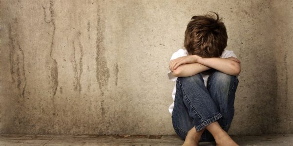 ΣΟΚ – Κακοποιούσε τον ανήλικο γιο της οικιακού βοηθού της επί χρόνια