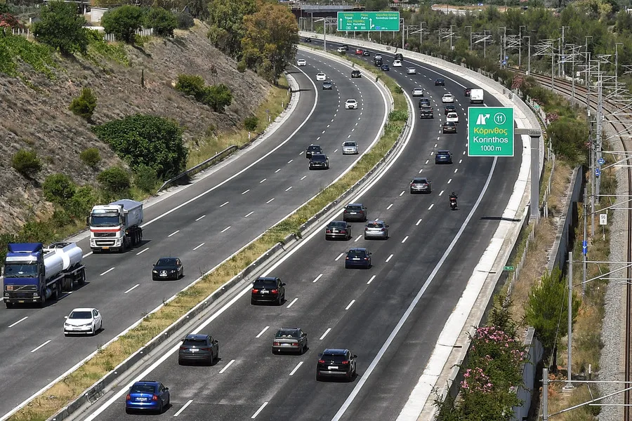 Αλλοδαπός οδηγός φορτηγού εντοπίστηκε να κινείται ανάποδα στη Νέα Εθνική Οδό Αθηνών–Θεσσαλονίκης