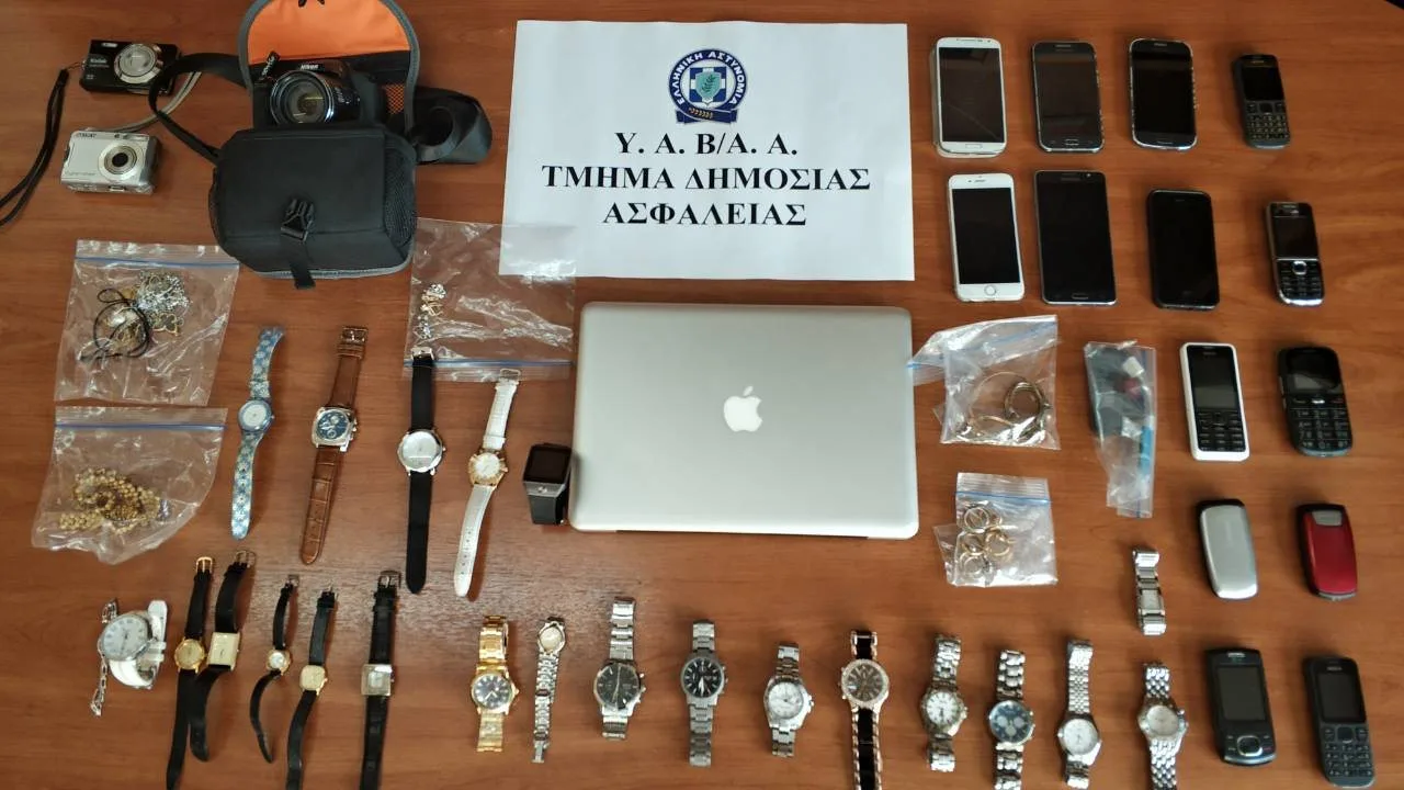 Παρίστανε την οικιακή βοηθό και άδειαζε σπίτια ΑμεΑ – Συνελήφθη με λεία άνω των 23.000 ευρώ