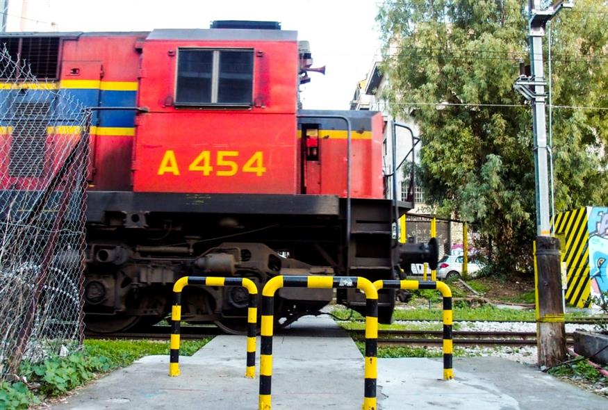 Θεσσαλονίκη: Οδηγός λεωφορείου έπεσε σε μπάρα ενώ πλησίαζε τρένο – Κανείς τραυματίας