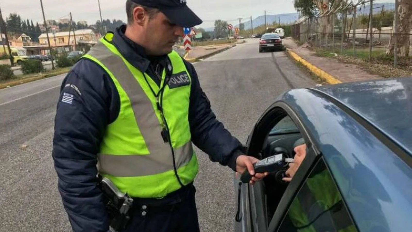 ΑΓΙΟΣ ΔΗΜΗΤΡΙΟΣ: Μεθυσμένος οδηγός «θέρισε» μηχανές και αυτοκίνητα – Απίστευτο αλκοτέλ με 0,84!