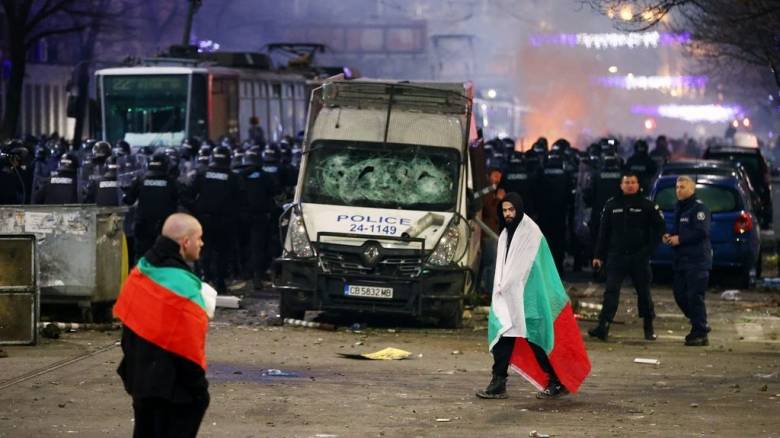 «Έπεσε» η κυβέρνηση στη Βουλγαρία έπειτα από τις ογκώδεις διαδηλώσεις