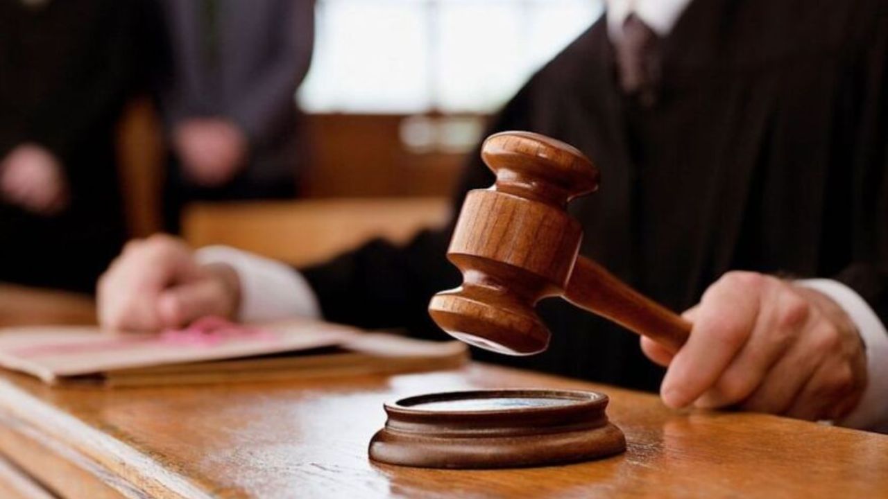 Κύκλωμα συμβολαιογράφων μοίραζε άδειες παραμονής με αναγνώριση πατρότητας σε παιδιά Ρομά