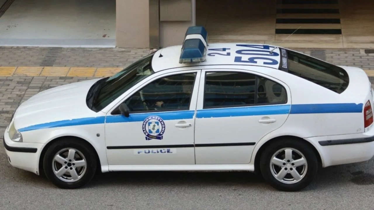 Συναγερμός στη Χαριλάου Τρικούπη: Ύποπτη βαλίτσα προκαλεί αναστάτωση έξω από εγκαταλελειμμένο κτήριο