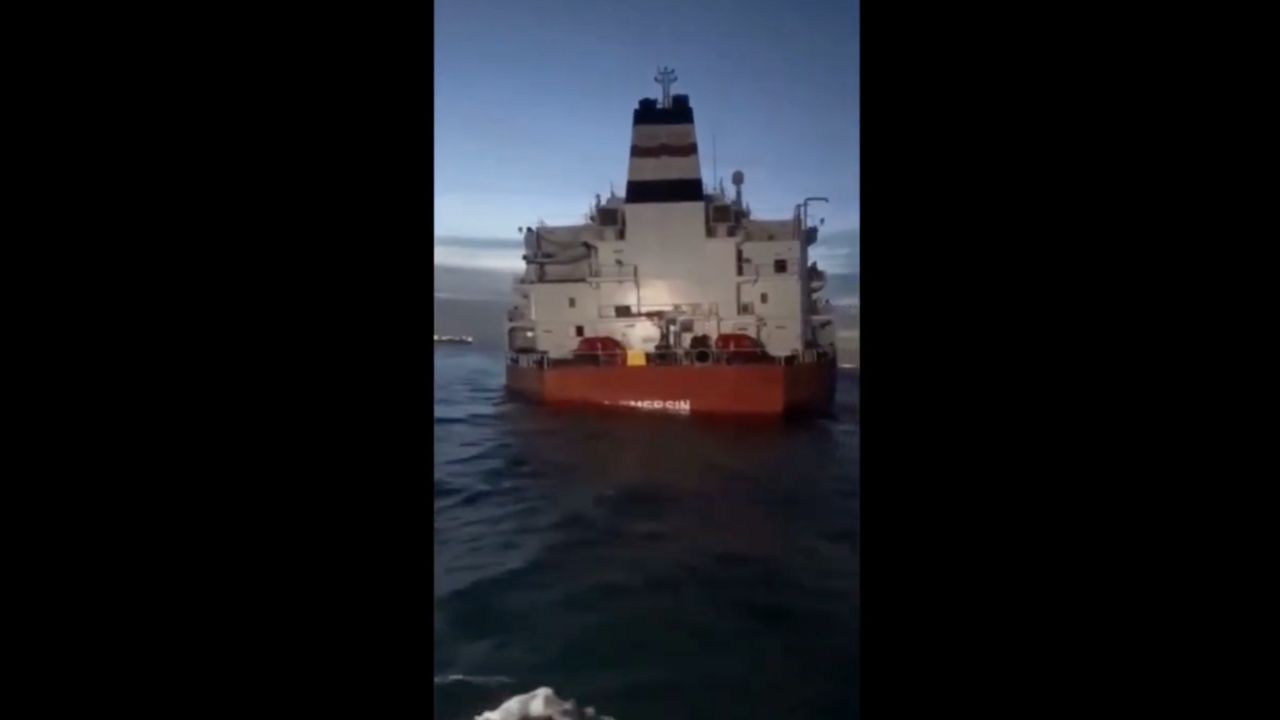 Για πρώτη φορά, οι ουκρανικές μυστικές υπηρεσίες στοχεύουν ένα ρωσικό δεξαμενόπλοιο κοντά σε λιμάνι στη Σενεγάλη, περίπου 5.500 χιλιόμετρα από την Ουκρανία.