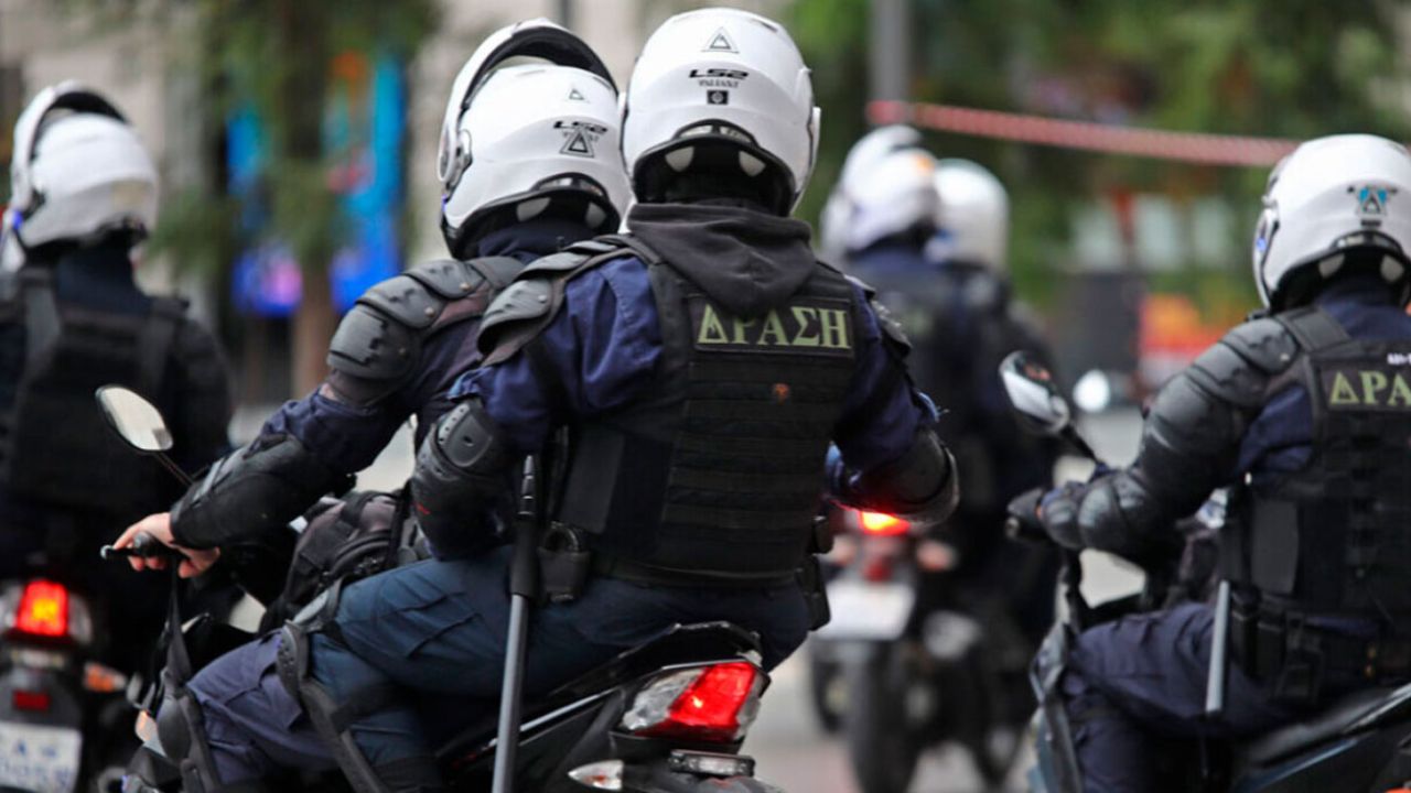 Σύλληψη 16χρονων στον Εύοσμο για κλοπή… ενός ζευγαριού παπούτσια και φθορές σε θυρίδες courier