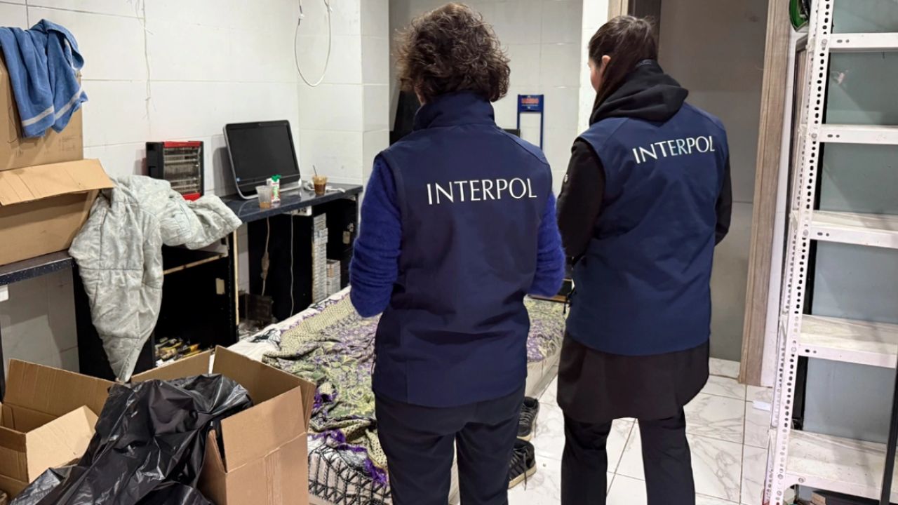 Σκλάβοι του Παραεμπορίου: Ανήλικοι αναγκάζονταν να πουλούν λαθραία τσιγάρα για να ξεχρεώσουν