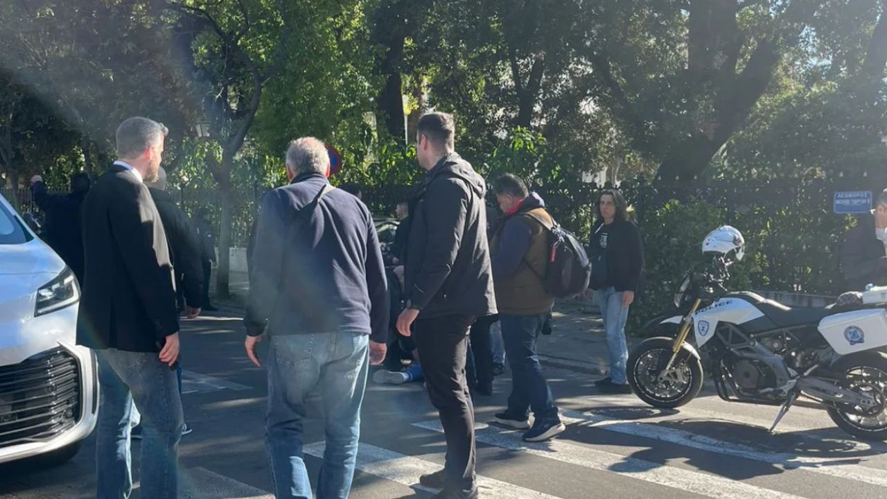 Τροχαϊκό σοκ στο κέντρο της Αθήνας: ΙΧ παρέσυρε πεζό