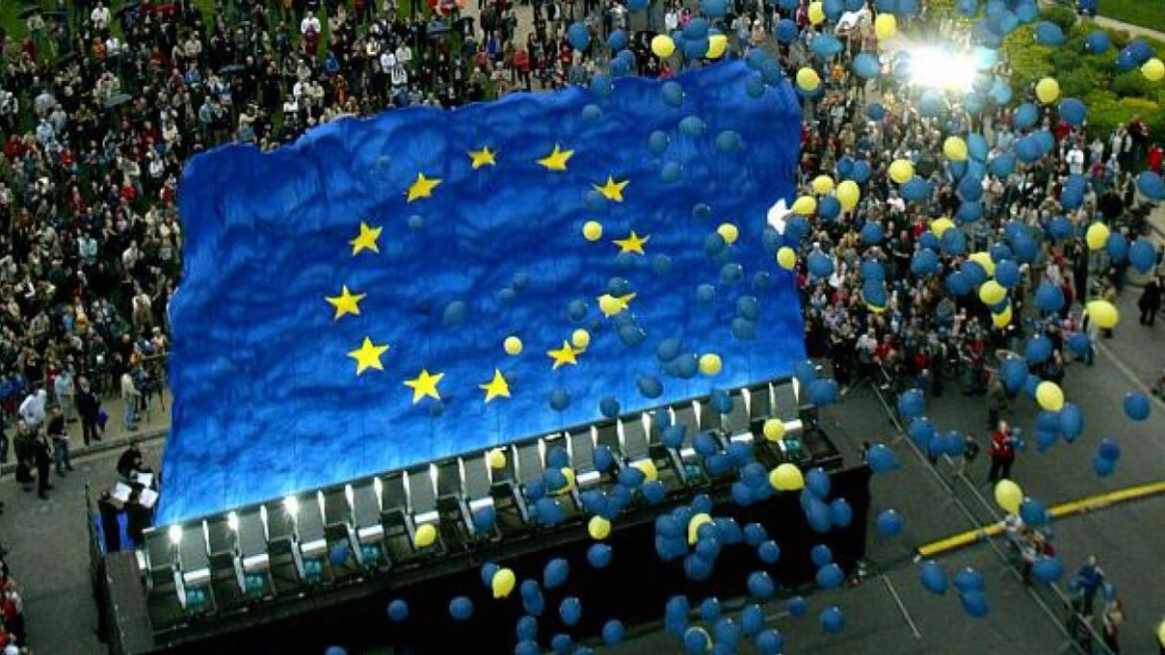 Την ώρα που η Ευρώπη γερνάει και πεθαίνει πληθυσμιακά πριμοδοτεί τις αμβλώσεις αντί τις γεννήσεις
