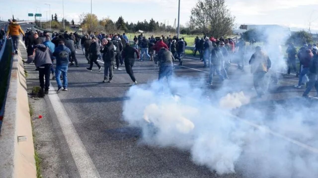 Αποτυγχάνει το σχέδιο του κοινωνικού αυτοματισμού – Στο πλευρό των αγροτών η κοινωνία