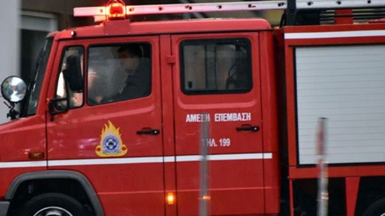 Στάχτη επτά οχήματα στην Καισαριανή: Εμπρηστική επίθεση σε εταιρεία διανομών