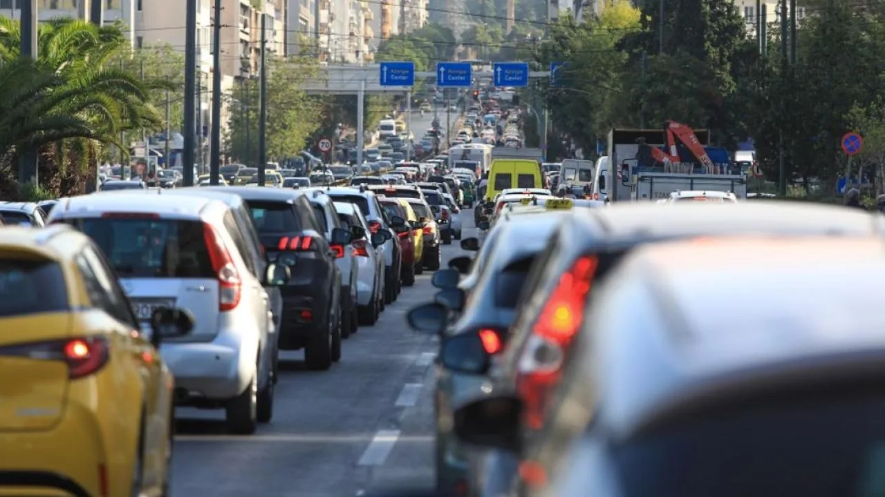 Τι αλλάζει με τα πρόστιμα για όσους δεν πληρώσουν έγκαιρα τα τέλη κυκλοφορίας
