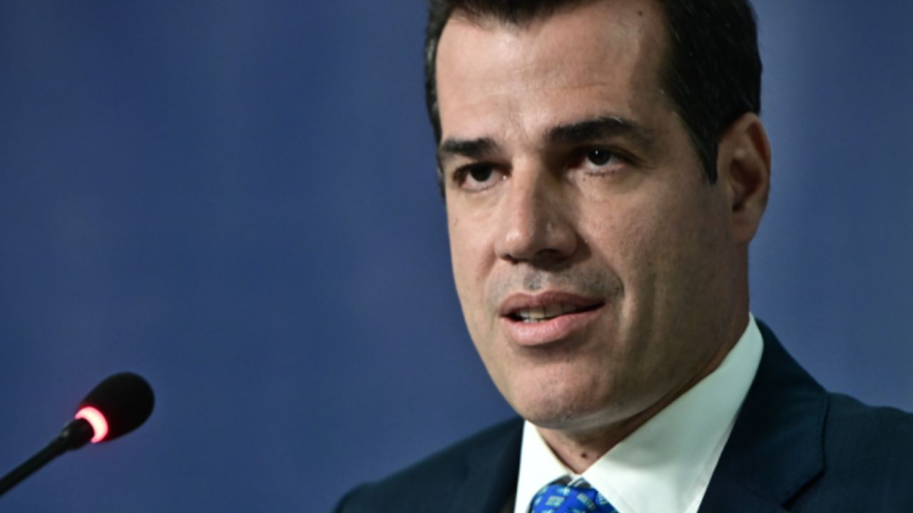 Ξεχειλίζει από λαθρομετανάστες η Κρήτη – Χριστουγεννιάτικη εισβολή και ο Πλεύρης ασχολείται με το ποινικό δικαστήριο της Χαγης.
