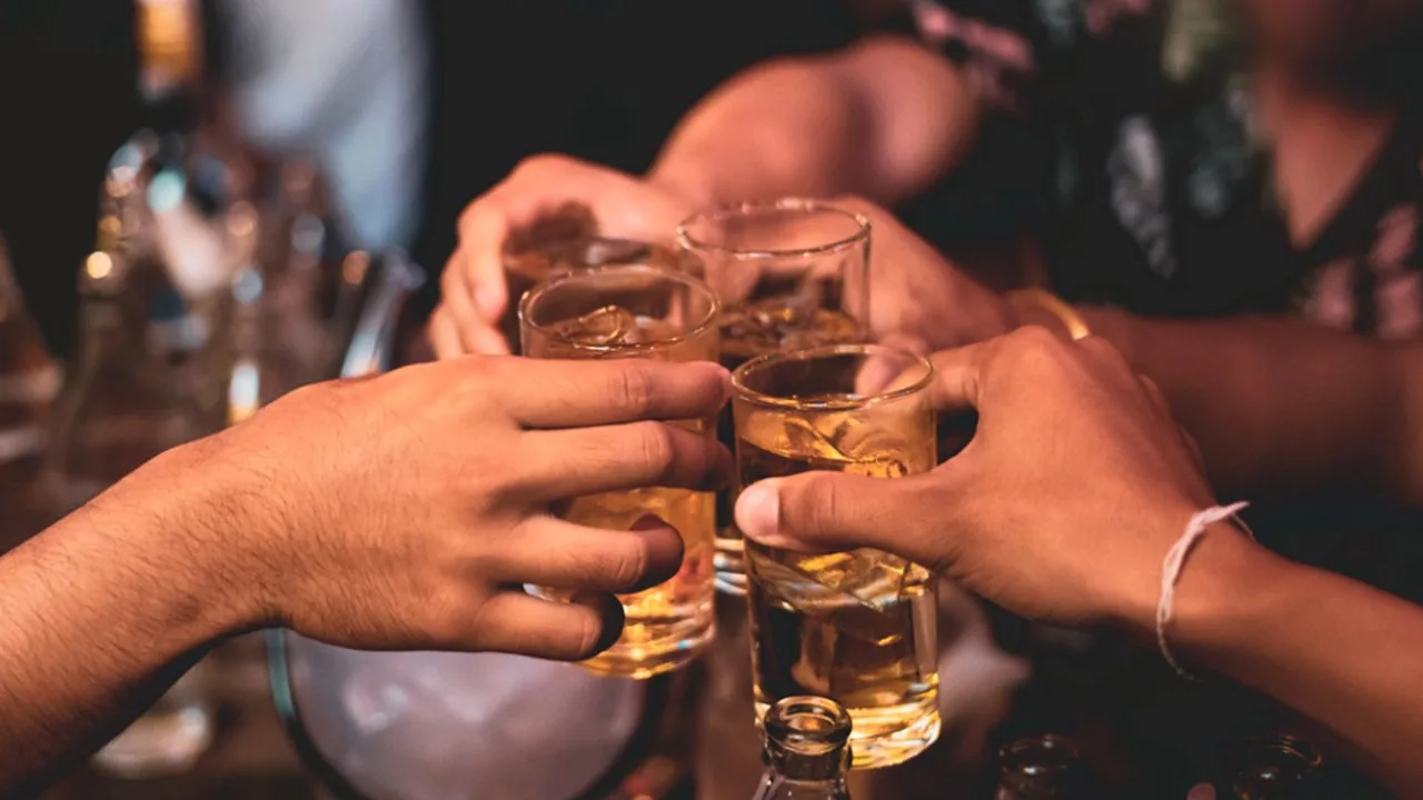 Μπαρ στον Πειραιά σερβίρει αλκοόλ σε 10 ανήλικους – Συνελήφθη ο υπεύθυνος 47χρονος