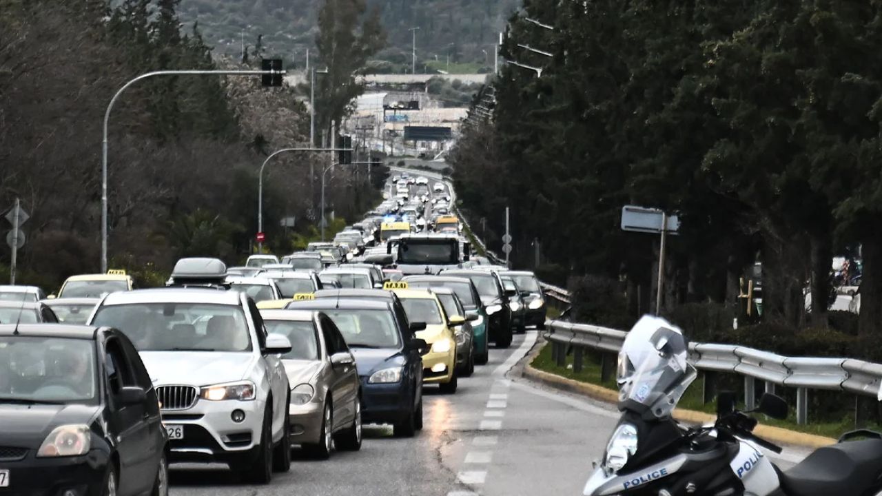 Κίνηση τώρα: μπλοκάρισμα στη λ. μεσογείων στο ύψος της κατεχάκη – ακινητοποιημένο ιχ ρίχνει τις ταχύτητες