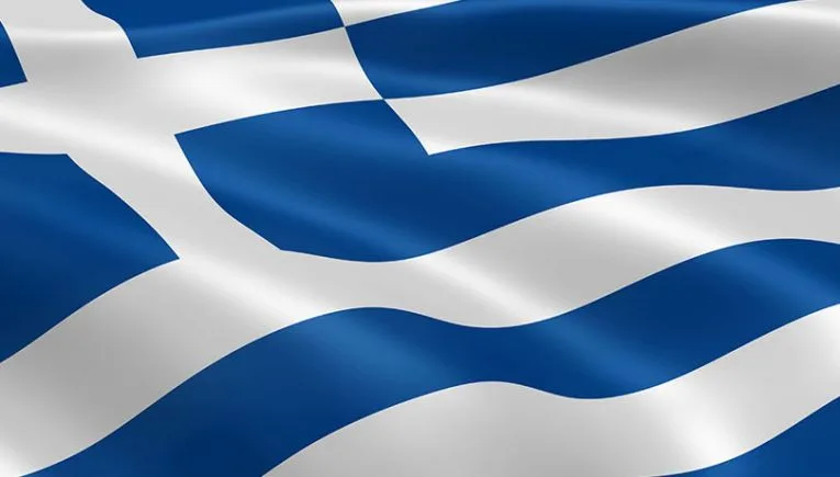 Υπουργείο Παιδείας: Σταθερά σε όλα τα σχολεία η πρωινή προσευχή – Υποχρεωτικά αναρτημένη η ελληνική σημαία