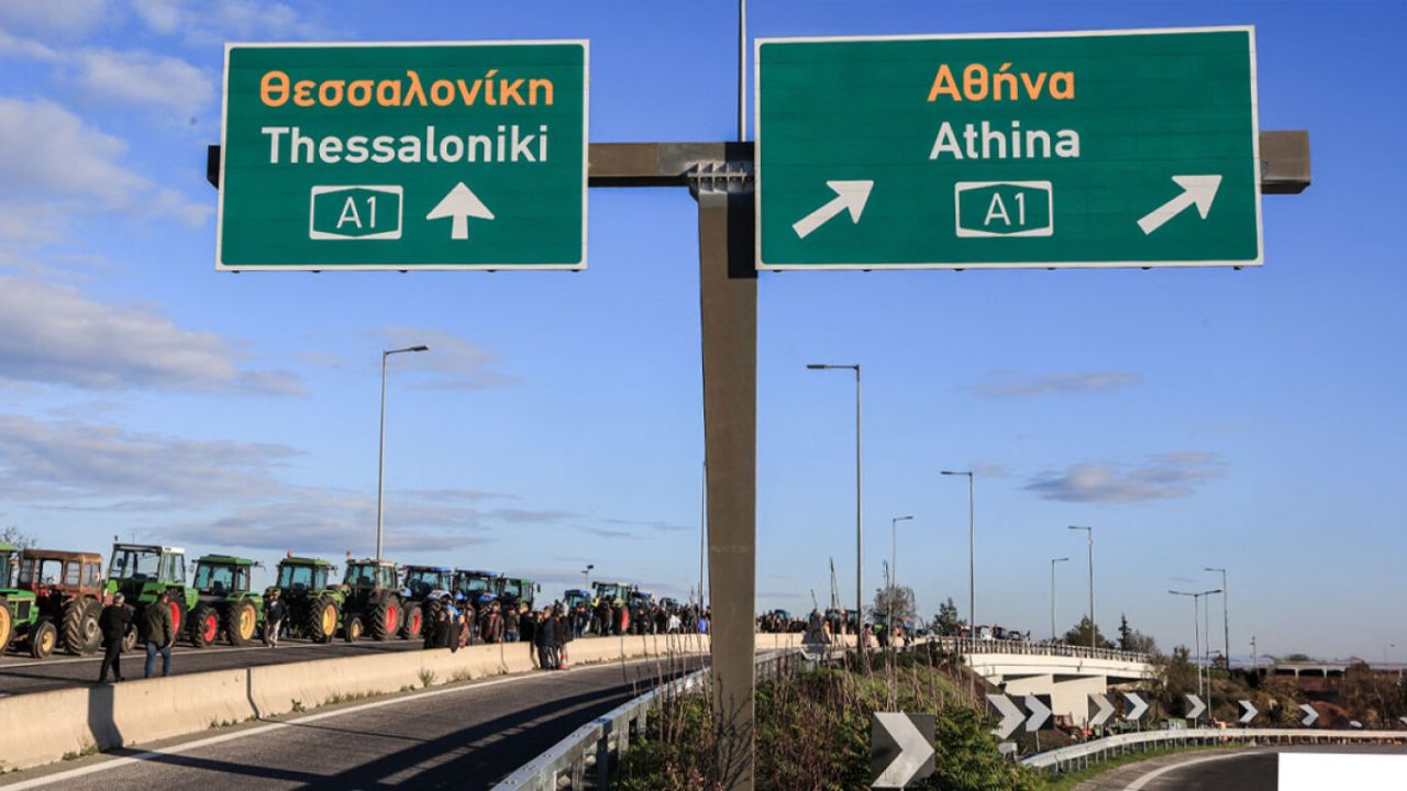 Αγρότες σε πλήρη αναβρασμό: Νέα μπλόκα «κόβουν» τους δρόμους — Παρακαμπτήριοι οι μόνοι διάδρομοι σε Ε65 και ΠΑΘΕ