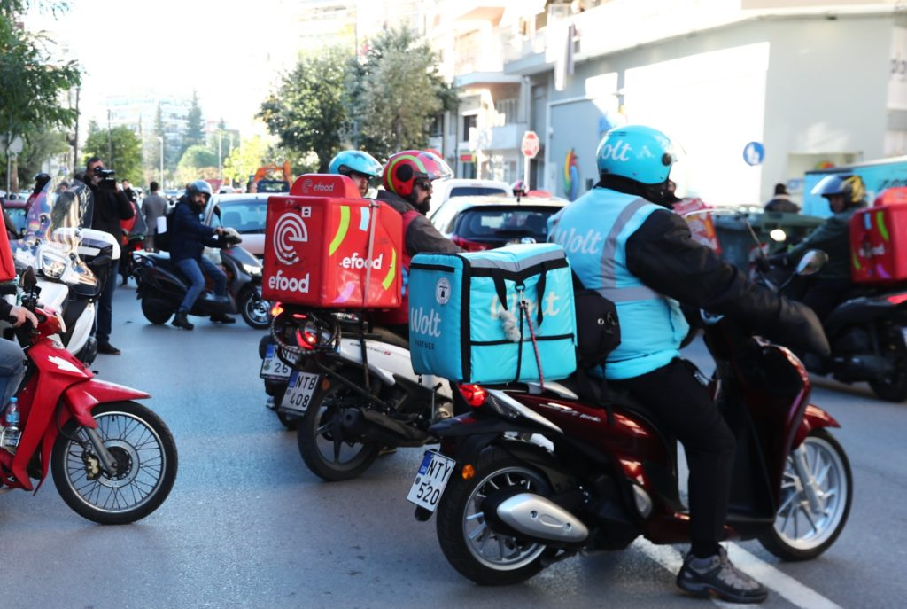 Ντελιβεράς ξυλοκοπήθηκε άγρια στην Πάτρα απο τέσσερις Ρομά κατά τη διάρκεια ληστείας