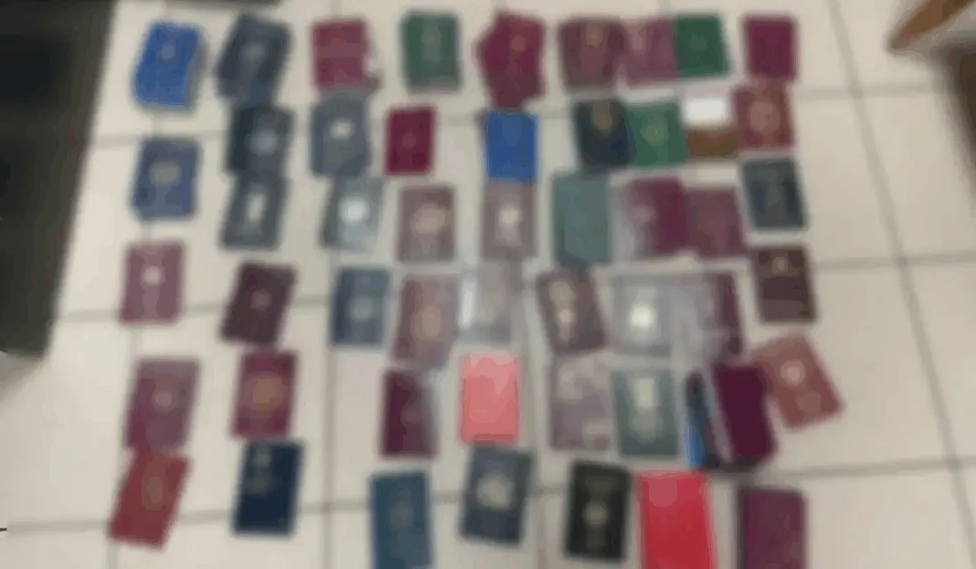 Εγκληματικό «στοκ» στην Ομόνοια: Ταυτότητες, διαβατήρια και διπλώματα σε παράνομη αποθήκη αλλοδαπού