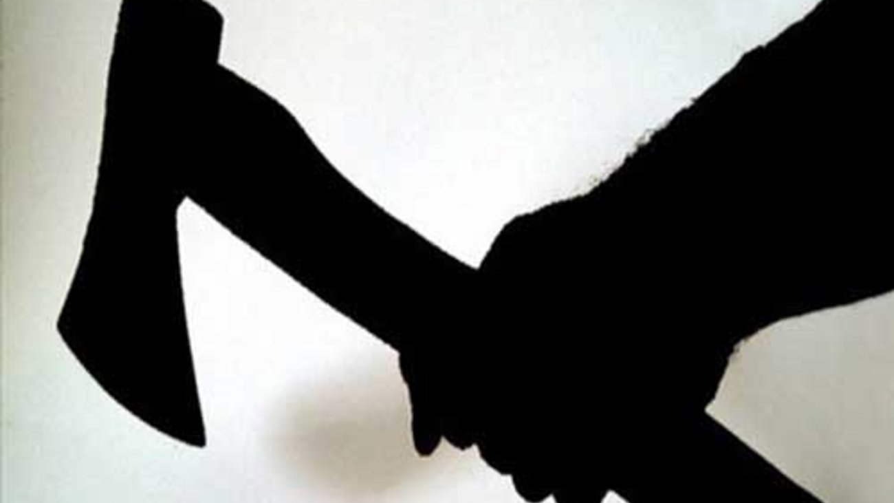 Σοκ στον δρόμο στην Αργυρούπολη: 59χρονος κατέβηκε με τσεκούρι από το αυτοκίνητο