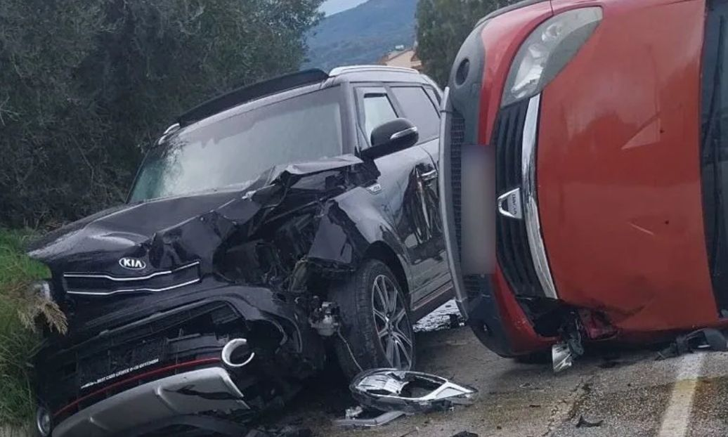 Τροχαίο σοκ τα Χριστούγεννα στην Πρέβεζα – αναποδογύρισε αυτοκίνητο