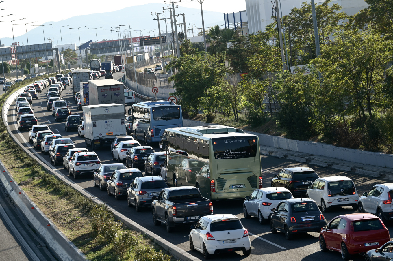 Χάος στους δρόμους – Κηφισός και Σκαραμαγκάς μποτιλιαρισμένοι, στο κόκκινο Κηφισίας και Μεσογείων