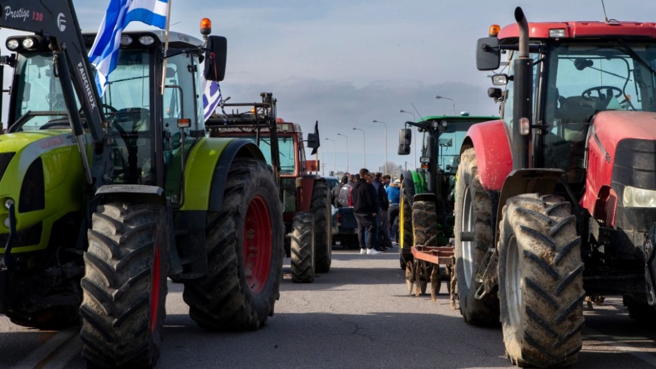 Αγρότες στη Βόρεια Ελλάδα συνεχίζουν τα μπλόκα – Κλειστοί δρόμοι και καθυστερήσεις