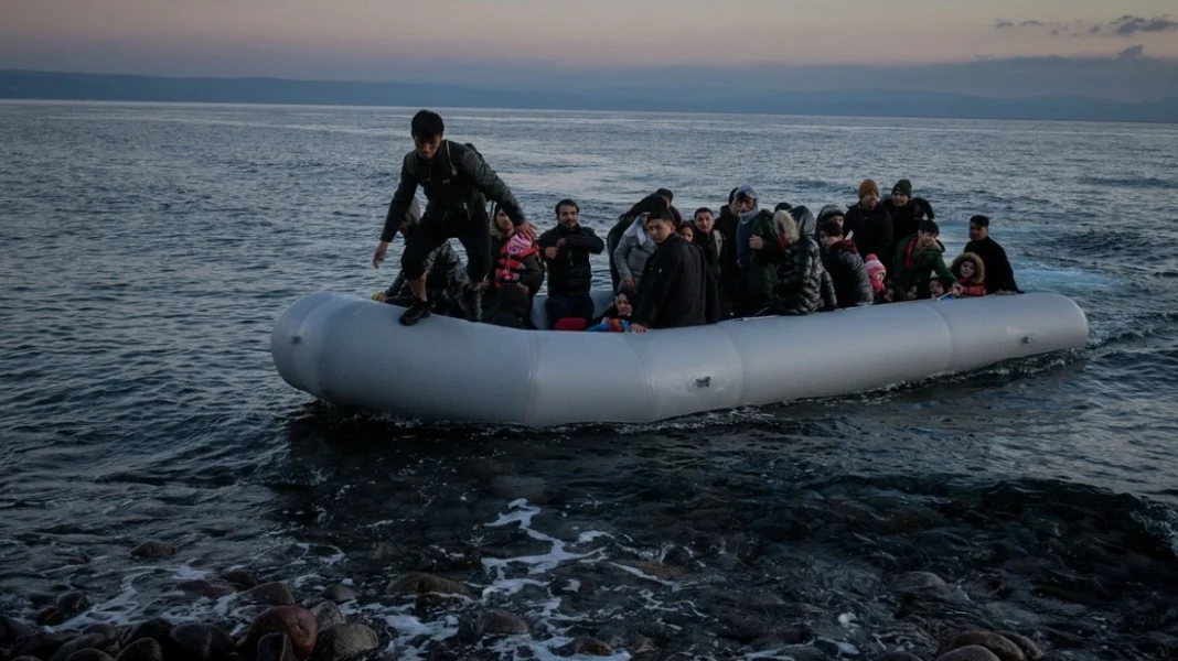 «Βουλιάζει» η Κρήτη – «Επιστρατεύτηκαν» φορτηγά για να μεταφερθούν δεκάδες λαθρομετανάστες που έφτασαν μέσα σε λίγες ώρες