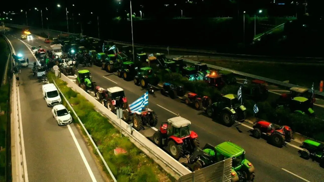 Μπλόκα αγροτών: «Έκλεισε» η Περιμετρική της Πάτρας
