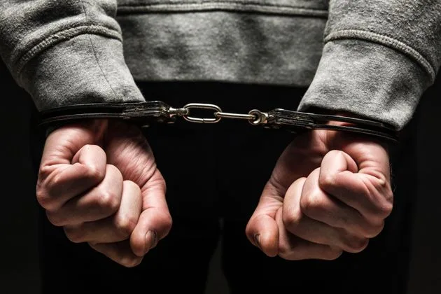 «Χειροπέδες» σε δύο αλλοδαπούς για σωρεία κλοπών στο Ηράκλειο