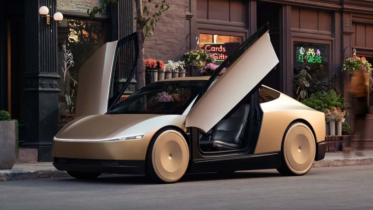 Πάνε για ατύχημα; -Η Tesla βγάζει τους οδηγούς από τα Ρομποταξί