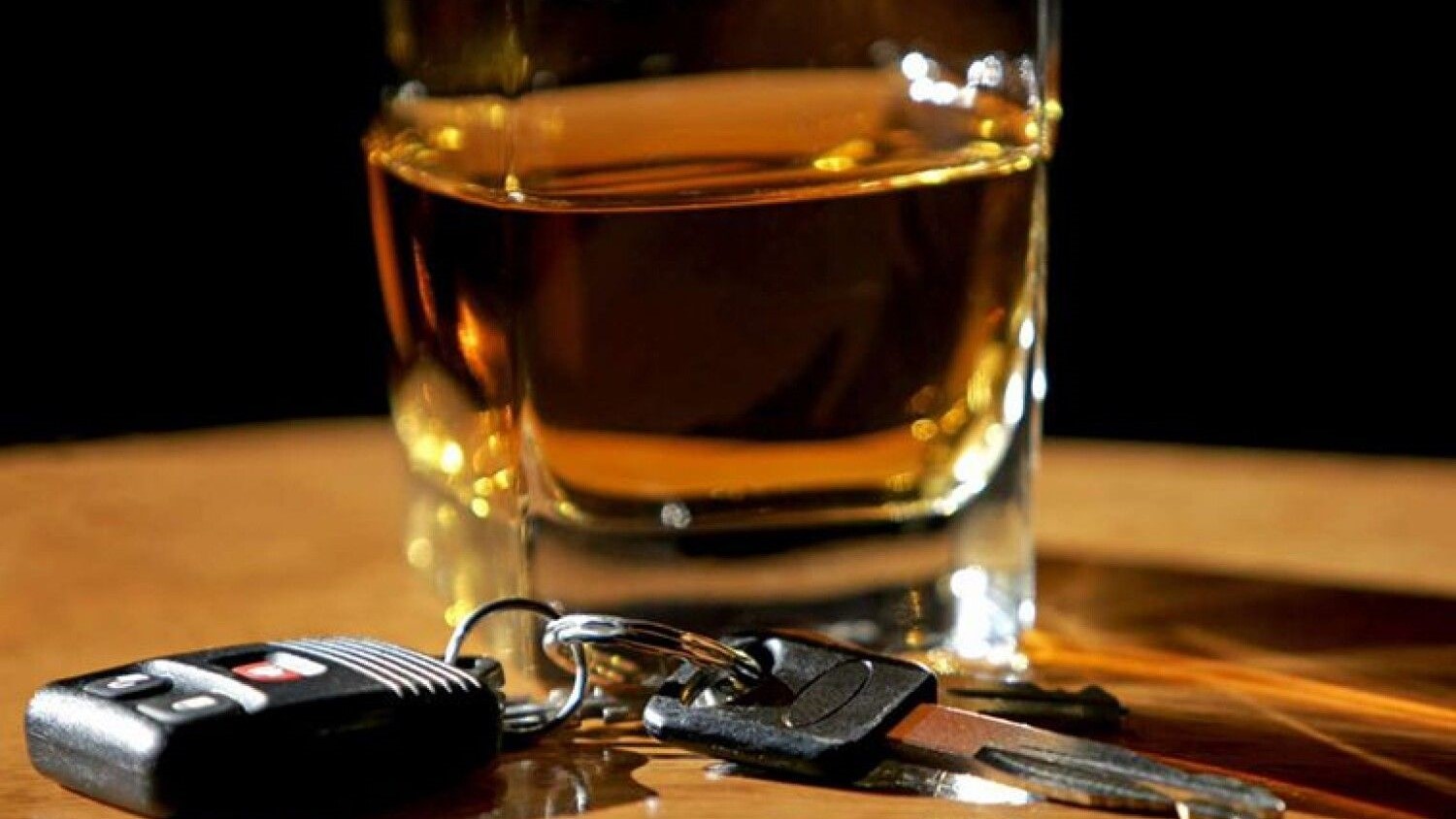 Αλκοόλ στο τιμόνι: Πότε ο οδηγός μένει χωρίς ασφαλιστική κάλυψη