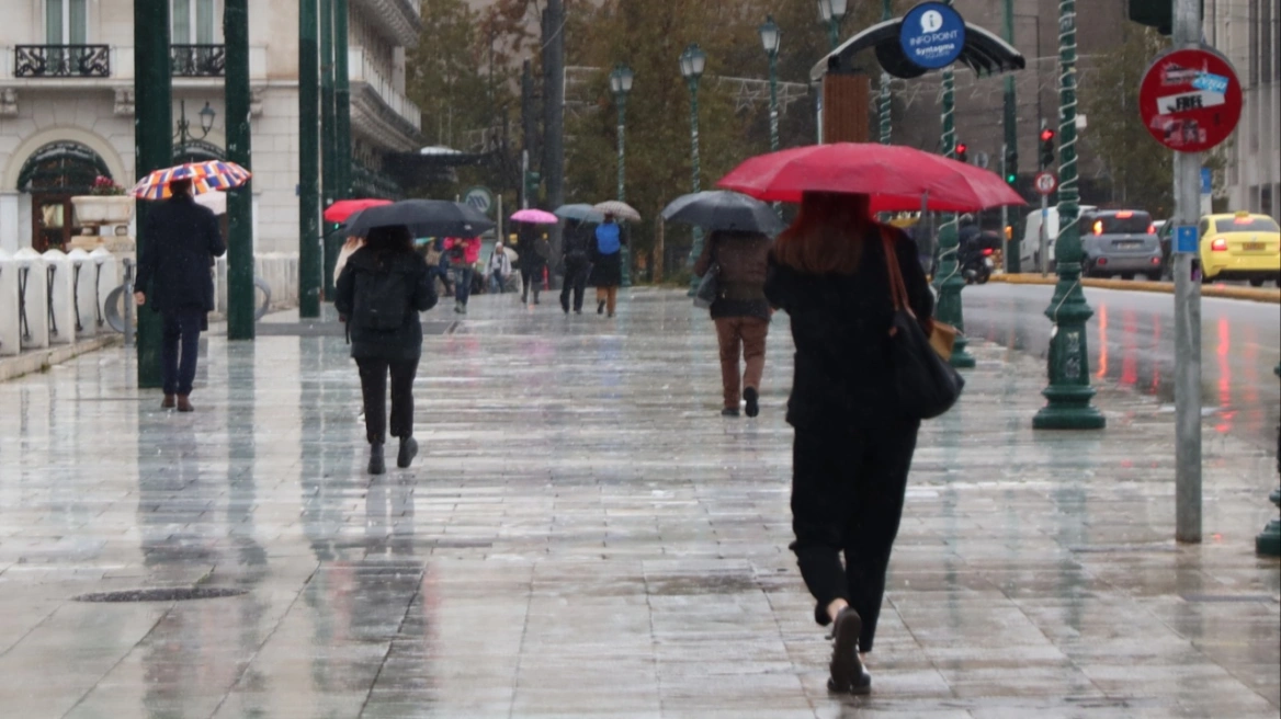 Χριστούγεννα με κακοκαιρία: Βροχές και καταιγίδες “χτυπούν” τη χώρα – Οι περιοχές στο στόχαστρο