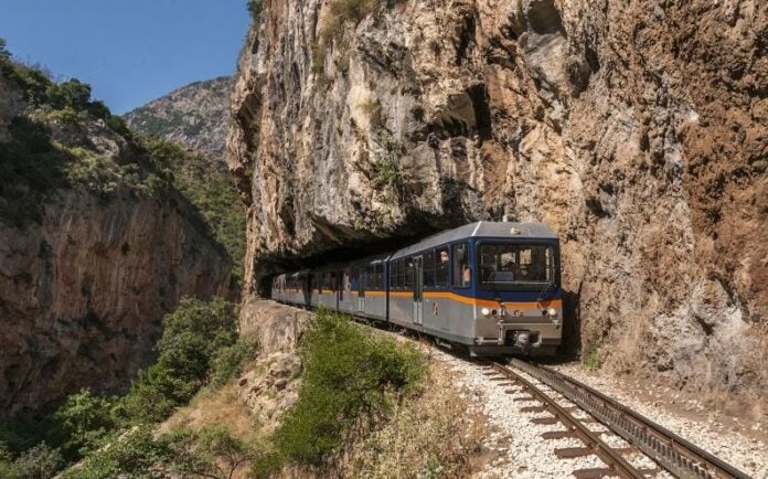 Έπεσε βράχος στον Οδοντωτό