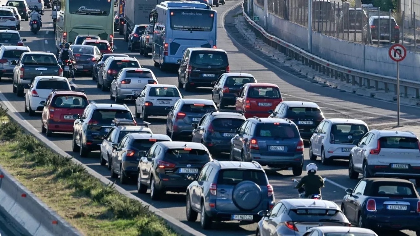 Χάος στους δρόμους της Αττικής: Μποτιλιάρισμα στον Κηφισό και μεγάλες καθυστερήσεις σε Αττική Οδό και βασικούς άξονες