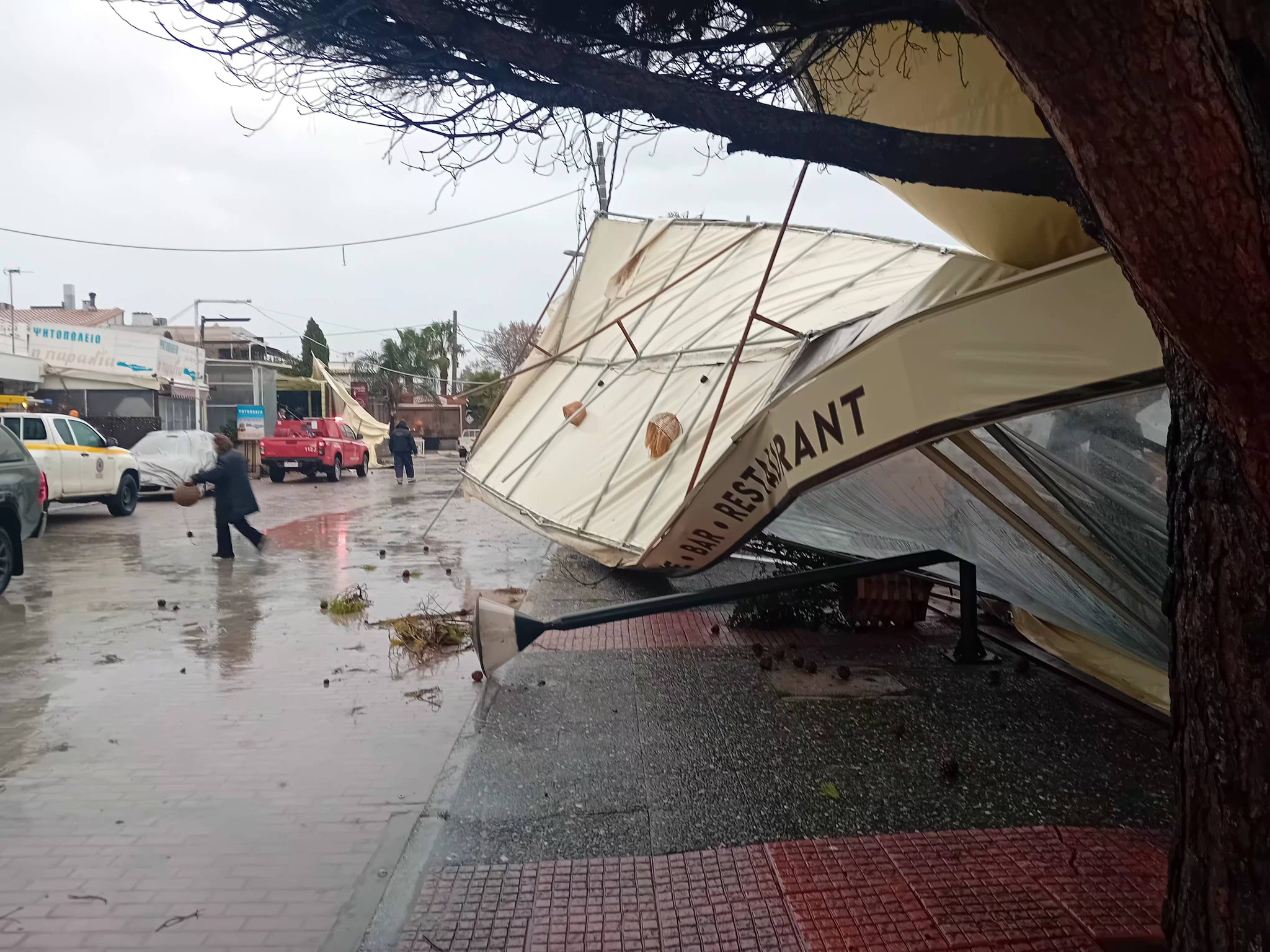 Ανεμοστρόβιλος στην παραλία του Μαραθώνα
